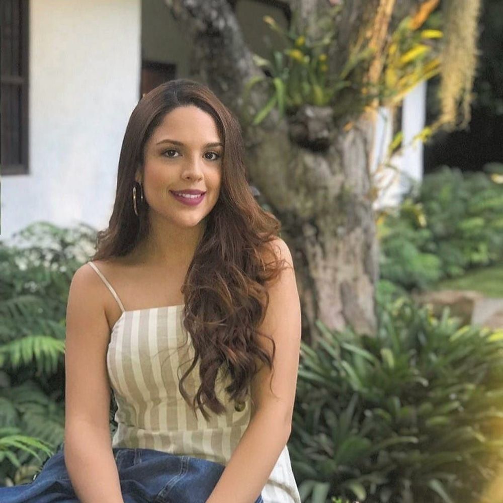 Meet your Posher, Maria paula